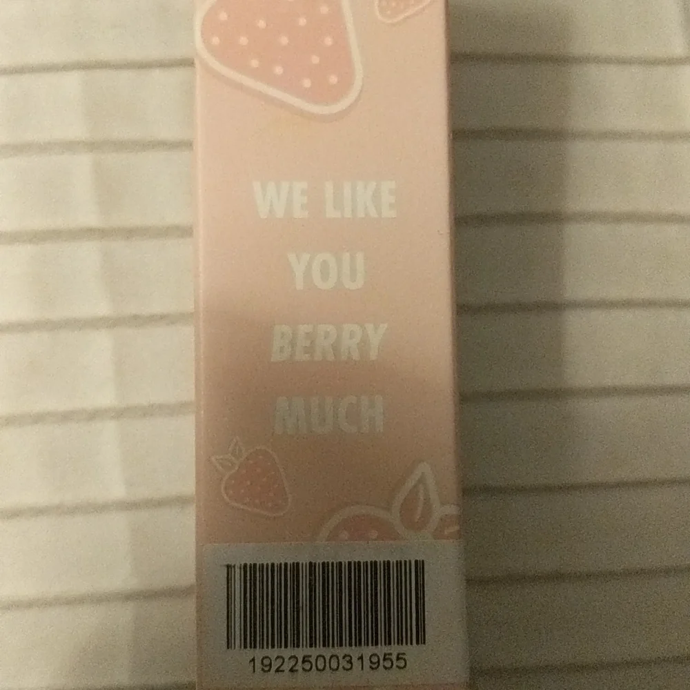 NWT Fourth Ray Strawberry Face Milk